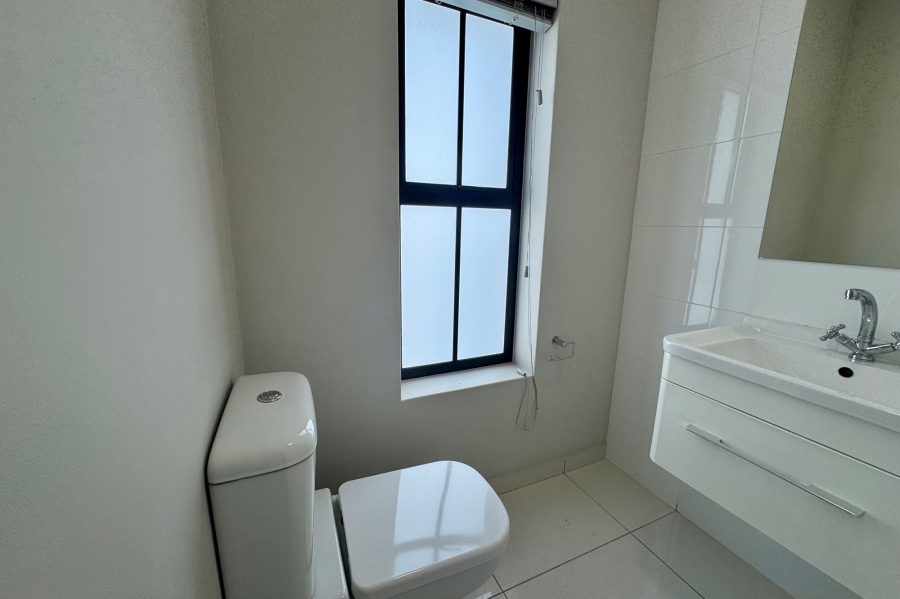 To Let 3 Bedroom Property for Rent in Graanendal Western Cape